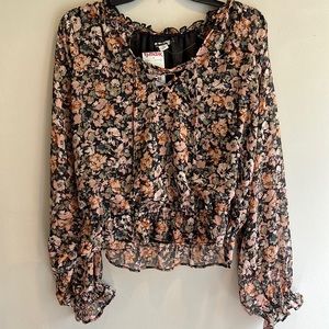 BNWT floral Blouse
